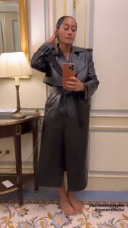 Tracee Ellis Ross feet photo thumbnail