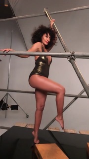 Tracee Ellis Ross feet photo thumbnail