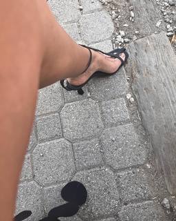 Tracee Ellis Ross feet photo thumbnail