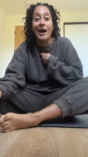 Tracee Ellis Ross feet photo thumbnail