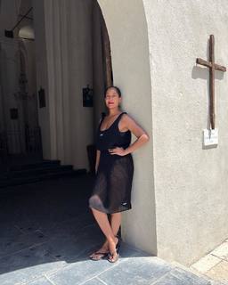 Tracee Ellis Ross feet photo thumbnail