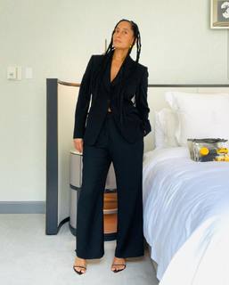 Tracee Ellis Ross feet photo thumbnail