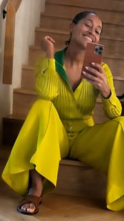 Tracee Ellis Ross feet photo thumbnail