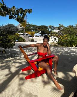 Tracee Ellis Ross feet photo thumbnail