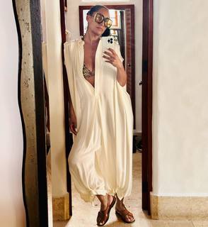 Tracee Ellis Ross feet photo thumbnail