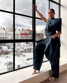 Tracee Ellis Ross feet photo thumbnail