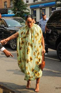 Tracee Ellis Ross feet photo thumbnail
