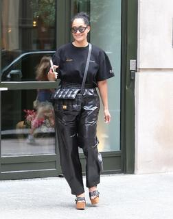 Tracee Ellis Ross feet photo thumbnail