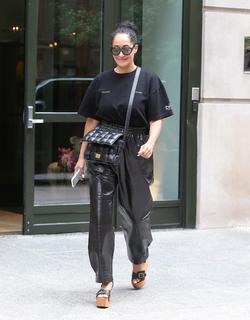 Tracee Ellis Ross feet photo thumbnail
