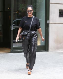 Tracee Ellis Ross feet photo thumbnail