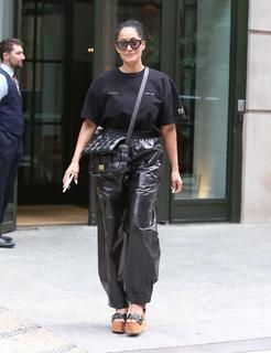 Tracee Ellis Ross feet photo thumbnail