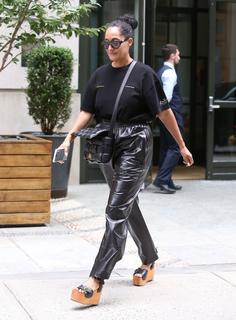 Tracee Ellis Ross feet photo thumbnail