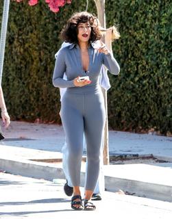 Tracee Ellis Ross feet photo thumbnail