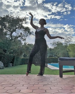 Tracee Ellis Ross feet photo thumbnail