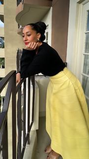 Tracee Ellis Ross feet photo thumbnail
