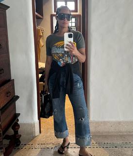 Tracee Ellis Ross feet photo thumbnail