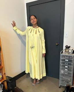 Tracee Ellis Ross feet photo thumbnail