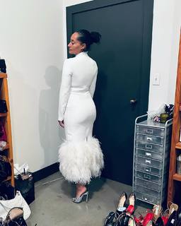 Tracee Ellis Ross feet photo thumbnail