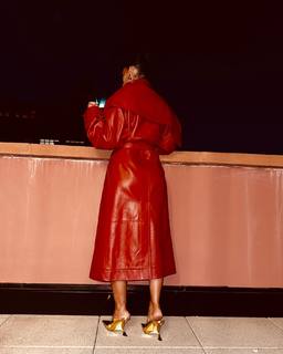 Tracee Ellis Ross feet photo thumbnail