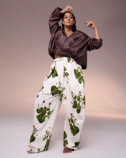 Tracee Ellis Ross feet photo thumbnail