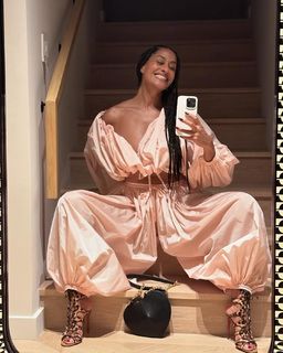 Tracee Ellis Ross feet photo thumbnail
