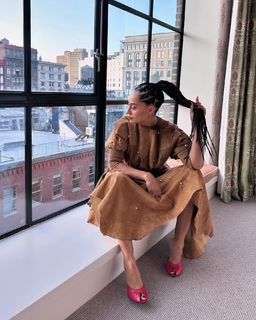 Tracee Ellis Ross feet photo thumbnail