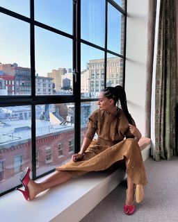 Tracee Ellis Ross feet photo thumbnail