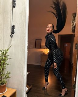 Tracee Ellis Ross feet photo thumbnail