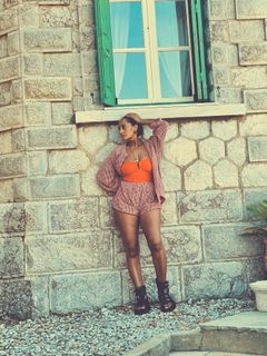 Tracee Ellis Ross feet photo thumbnail