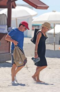 Tracy Pollan feet photo 5