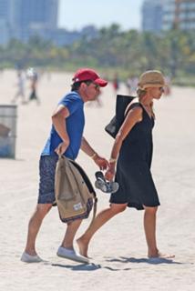 Tracy Pollan feet photo 4