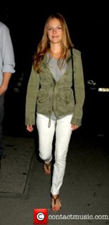 Tracy Spiridakos feet photo thumbnail