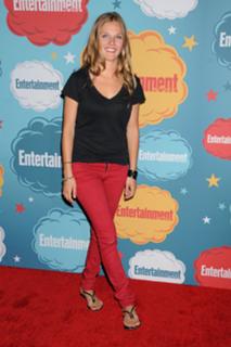 Tracy Spiridakos feet photo thumbnail