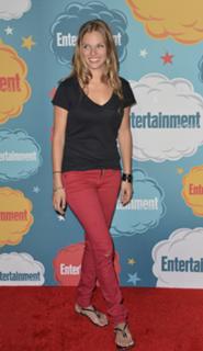 Tracy Spiridakos feet photo thumbnail