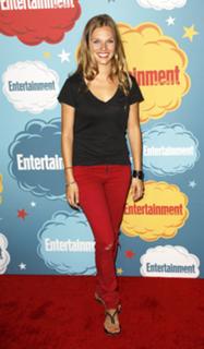 Tracy Spiridakos feet photo thumbnail