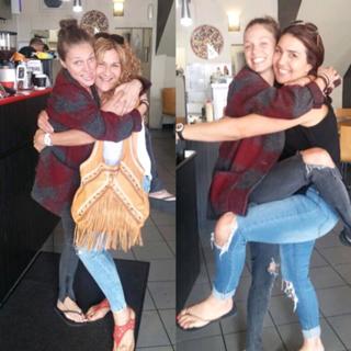 Tracy Spiridakos feet photo thumbnail