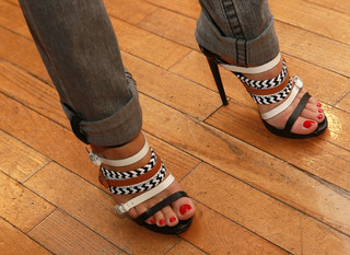Tracy Spiridakos feet photo thumbnail