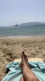 Tracy Spiridakos feet photo thumbnail