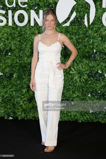 Tracy Spiridakos feet photo thumbnail