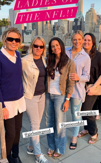 Tracy Wolfson feet photo thumbnail