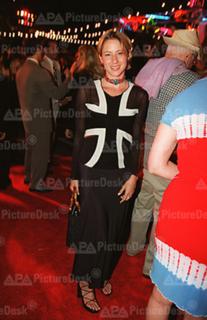 Traylor Howard feet photo thumbnail