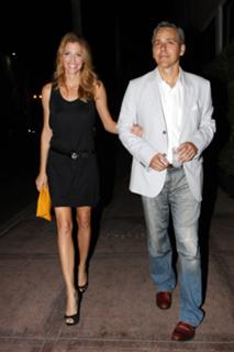 Tricia Helfer feet photo thumbnail