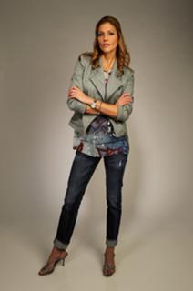 Tricia Helfer feet photo thumbnail