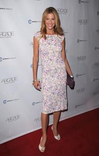 Tricia Helfer feet photo thumbnail