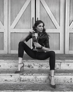 Tricia Helfer feet photo thumbnail