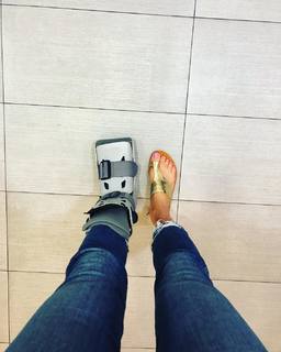 Tricia Helfer feet photo thumbnail