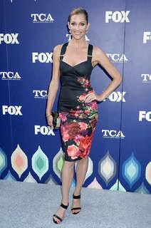 Tricia Helfer feet photo thumbnail
