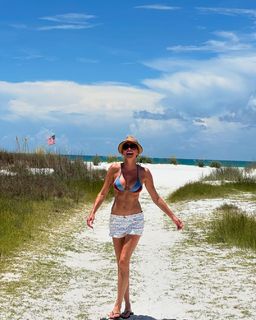 Tricia Helfer feet photo thumbnail