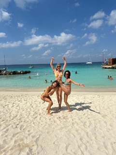 Tricia Helfer feet photo thumbnail