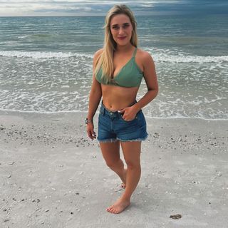 Tricia Whitaker feet photo 9